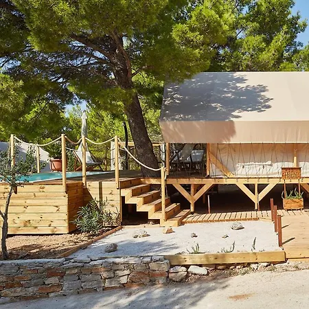 Luxury tent Abeille Maison Glamping Zlatni Rat -adults Only Bol