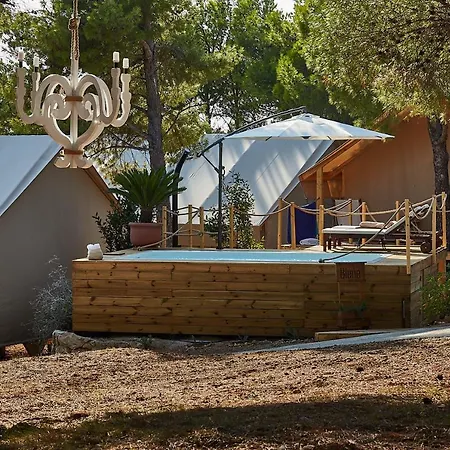 Luxury tent Abeille Maison Glamping Zlatni Rat -adults Only *