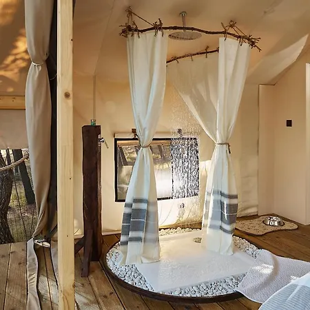 Luxury tent Abeille Maison Glamping Zlatni Rat -adults Only