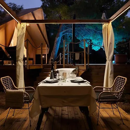 Luxury tent Abeille Maison Glamping Zlatni Rat -adults Only *